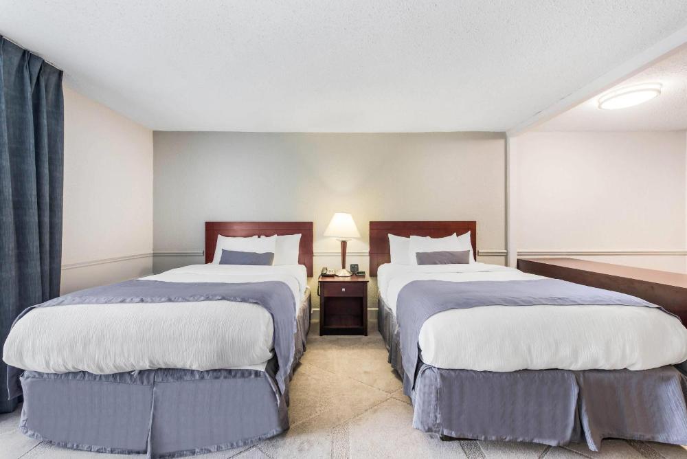 Double Room with Two Double Beds - Non-Smoking interior